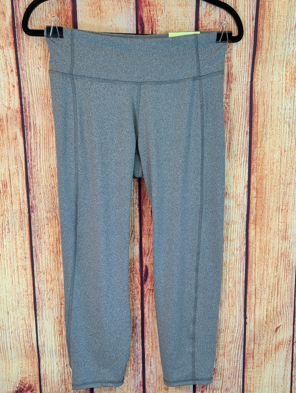 NWT all in motion Ladies Medium Capri Athletic Leggings Grey M
